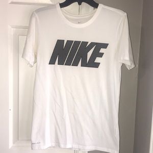Men’s white Nike T-shirt